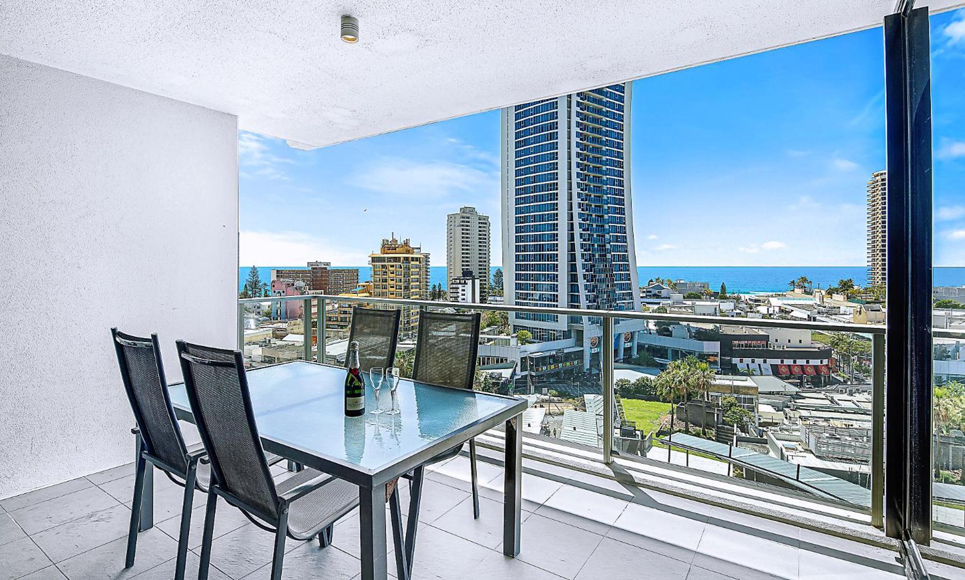 Apartment Circle On Cavill Surfers Paradise Apartments-holiday Paradise